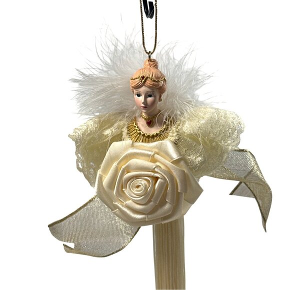 Avon 1998 Victorian Ladies Ornament Gala With Feather Accents & Rose - Picture 3 of 9